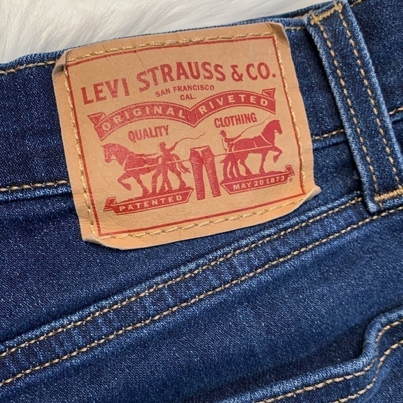 Levi’s High Rise Denim Shorts - Picture 4 of 6